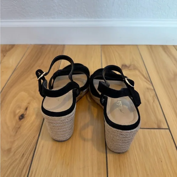 Elegant Black Women's Sandals - Picture 3 of 5